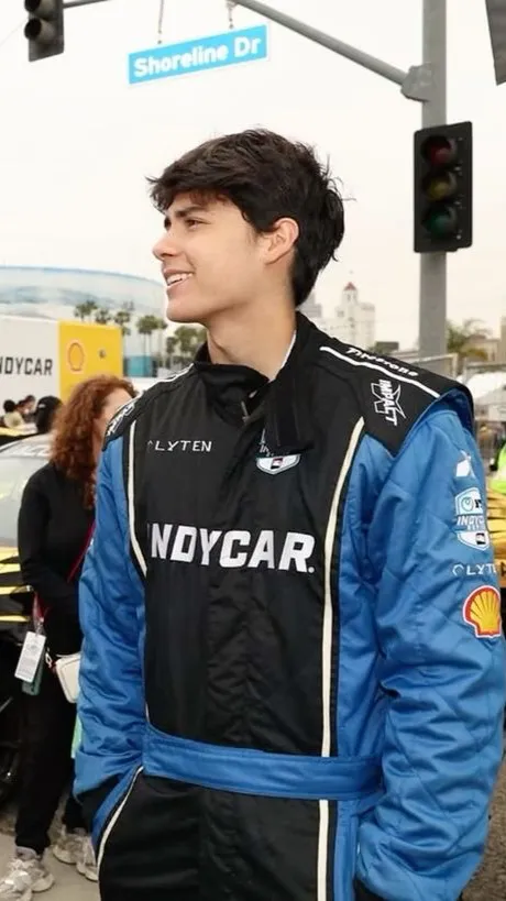 ai character: MIGUEL MORAAA💕 background