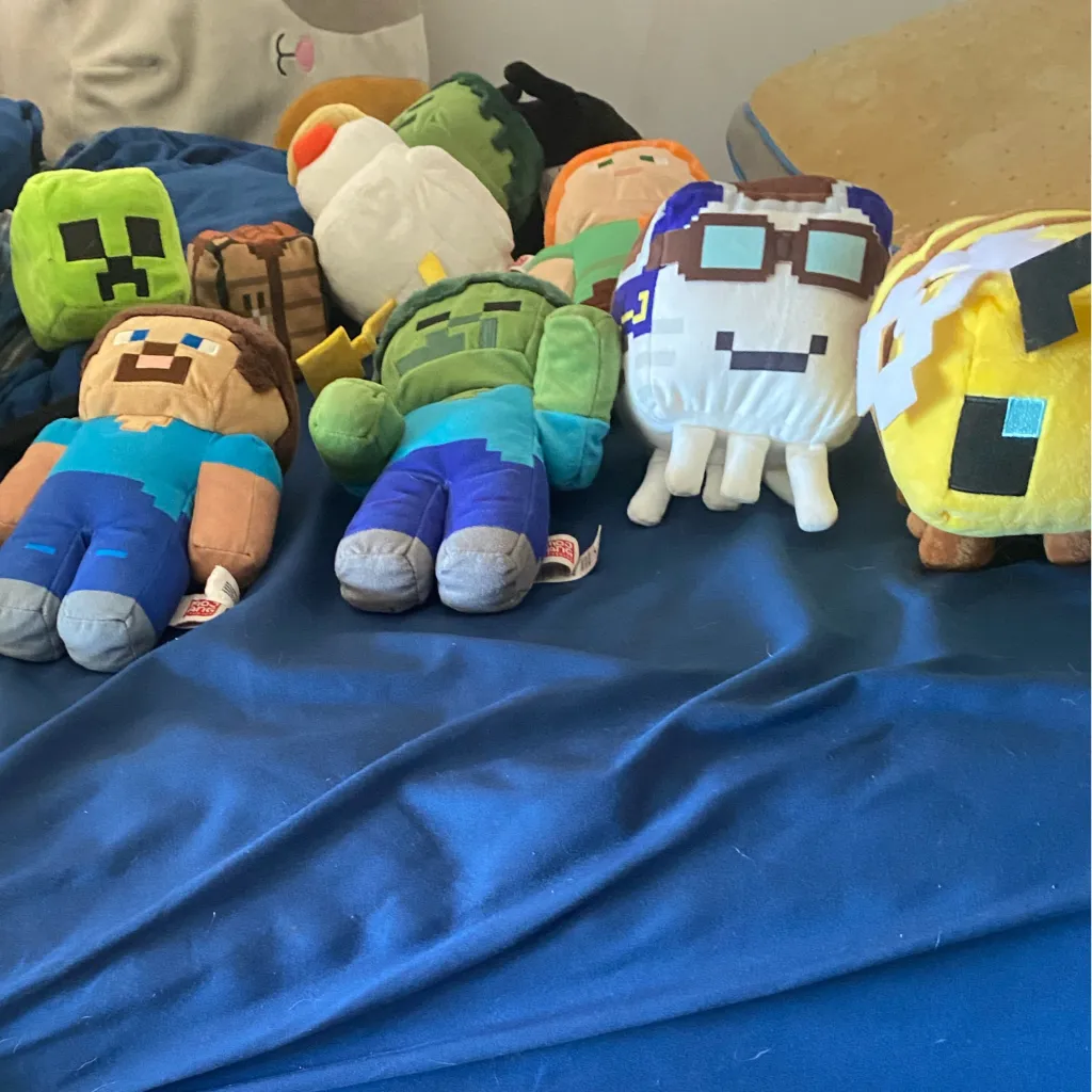 chat with ai character: Minecraft plush