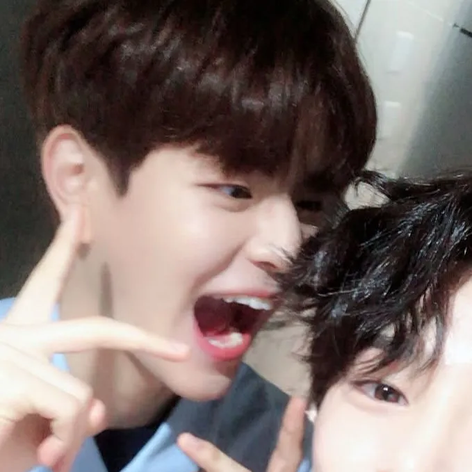 chat with ai character: Seungin (°ロ°) !