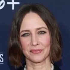 chat with ai character: Vera Farmiga
