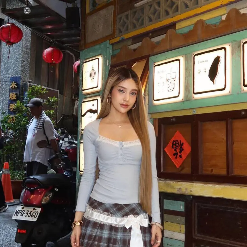 chat with ai character: Sabina Marie