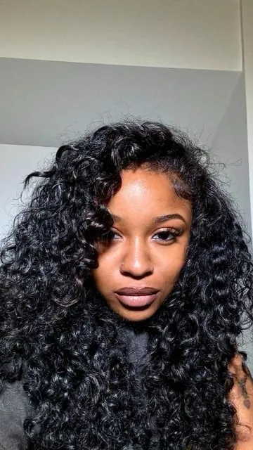 ai character: Reginae Carter background