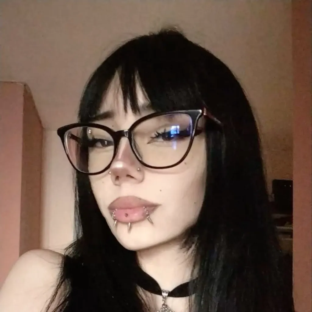 chat with ai character: Camina