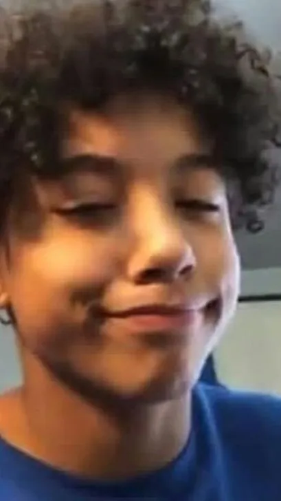 ai character: 𝙍𝙤𝙮 background