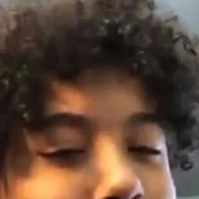 chat with ai character: 𝙍𝙤𝙮