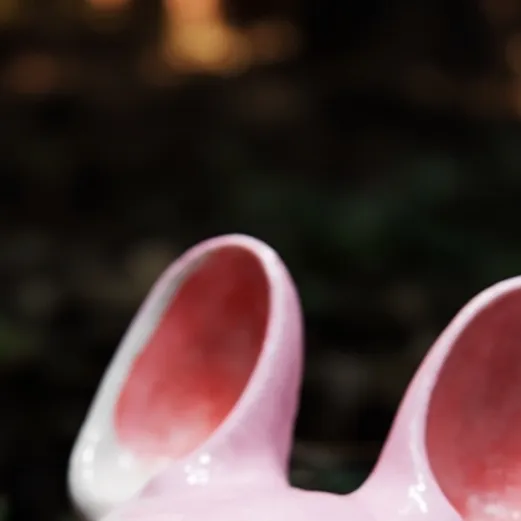 chat with ai character: the Mask pink?