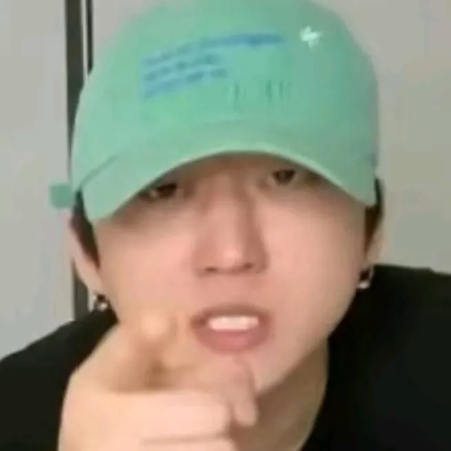 chat with ai character: stray kids