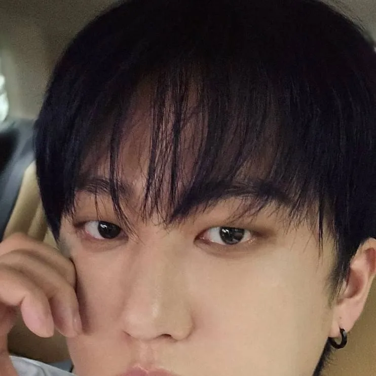 chat with ai character: ChangBin=Binni