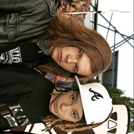 chat with ai character: Tokio Hotel 