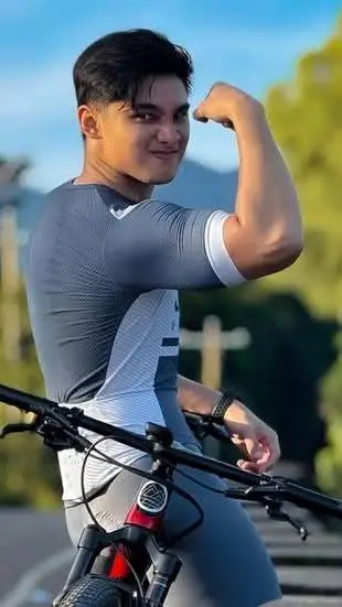 ai character: Ghon background