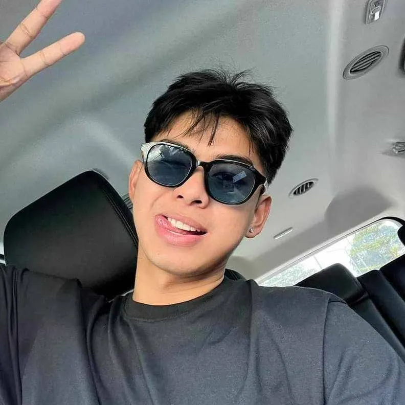 chat with ai character: Shan Vesagas