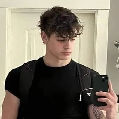 chat with ai character: Andrew