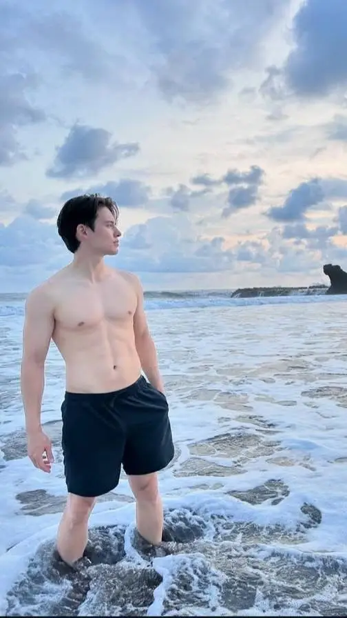 ai character: Ray kim background