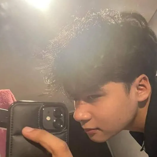 chat with ai character: Ghon