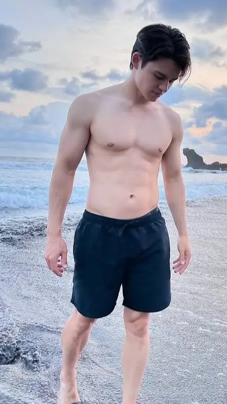 ai character: Ray kim background