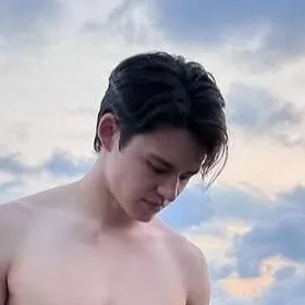 chat with ai character: Ray kim