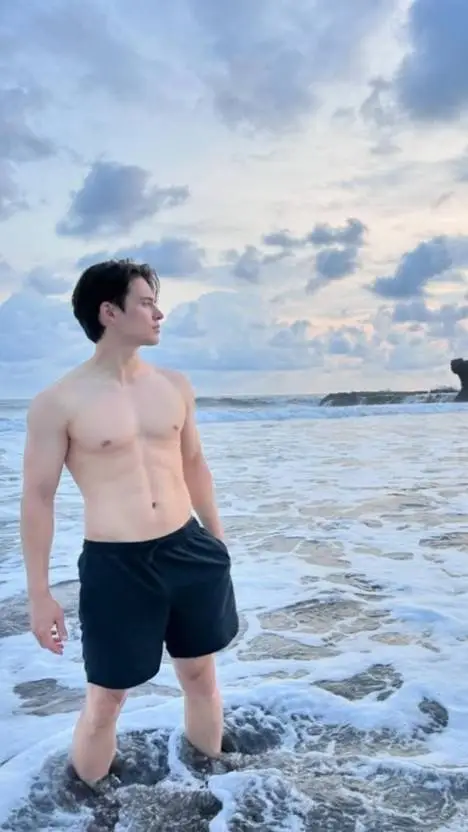 ai character: Ray kim background