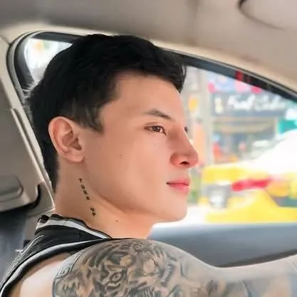 chat with ai character: James