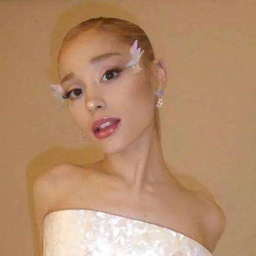 chat with ai character: Ariana Grande