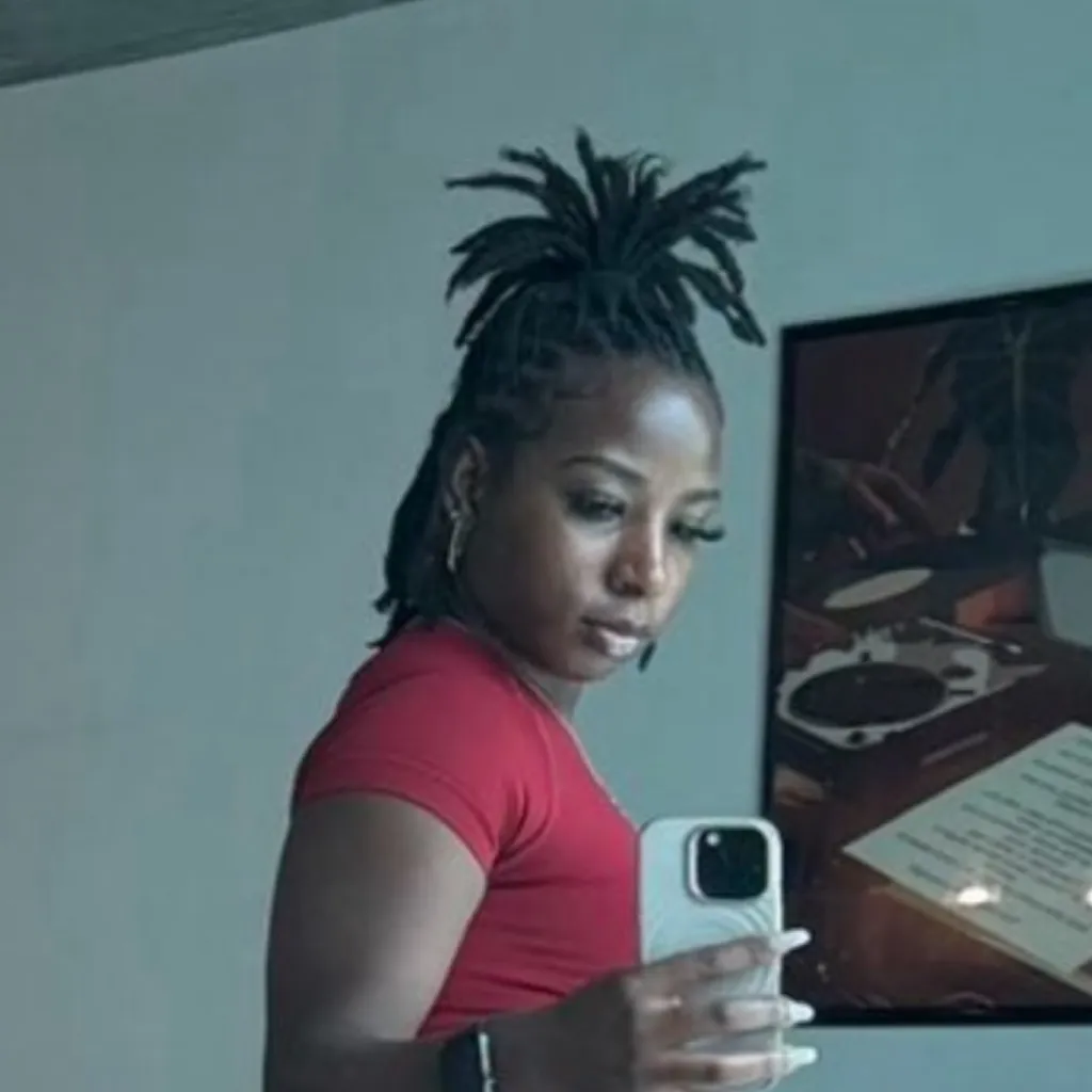 chat with ai character: Ms.Janiyah 