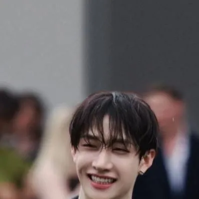 chat with ai character: Bang chan