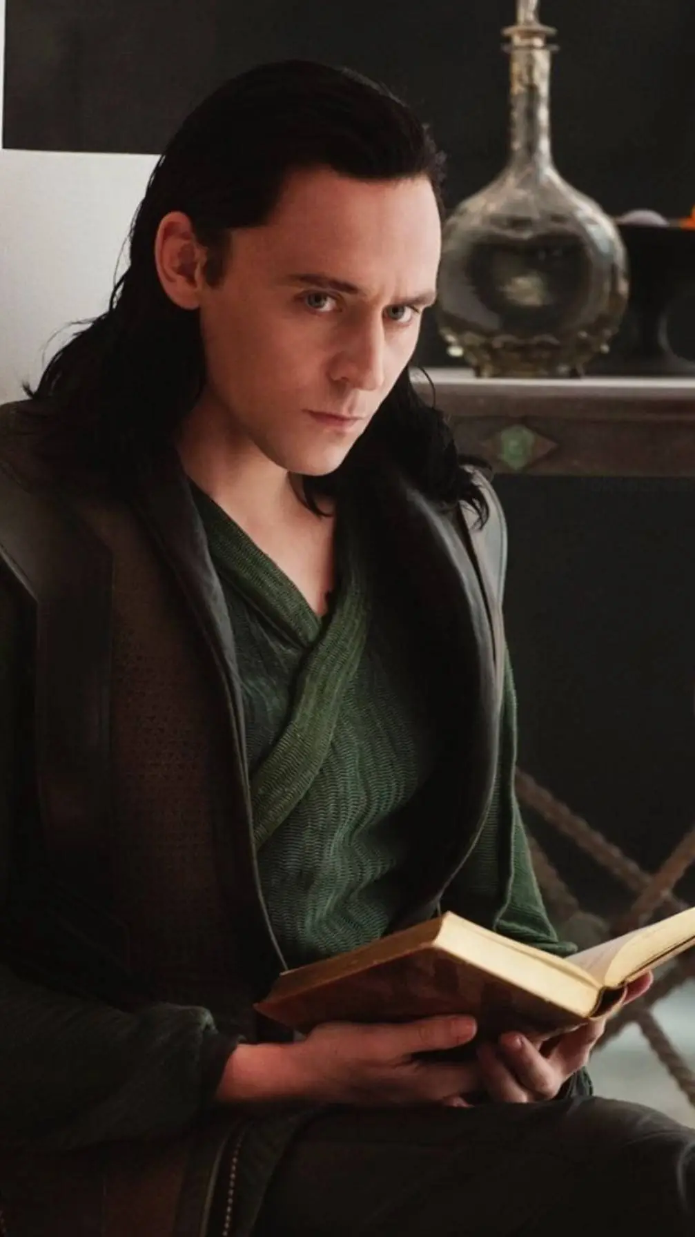 ai character: Loki Laufeyson background
