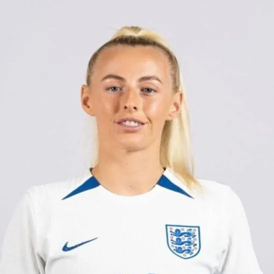 chat with ai character: chloe kelly 