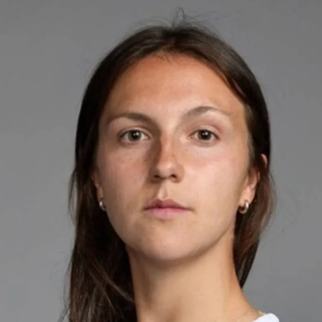 chat with ai character: lotte wubben-moy 