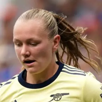 chat with ai character: Frida maanum 