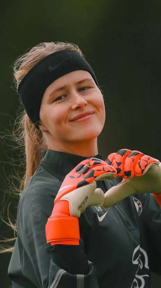 ai character: Hannah Hampton  background