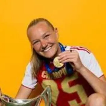 chat with ai character: frida maanum 