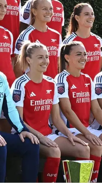 ai character: Arsenal women fc  background