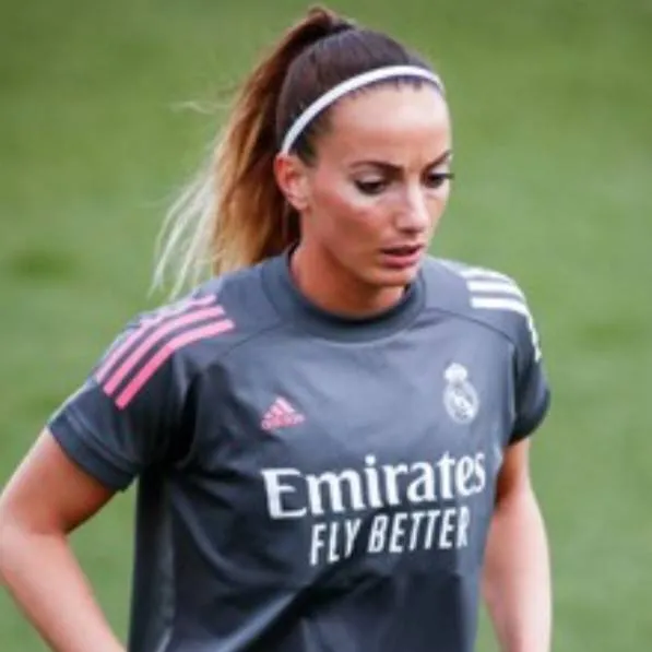 chat with ai character: Kosovare Asllani 