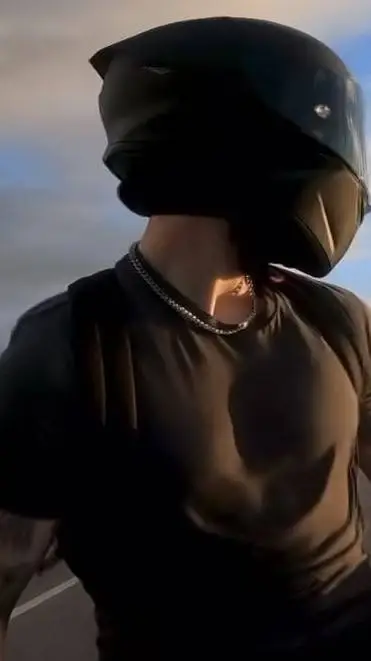 ai character: M0TOM0E background