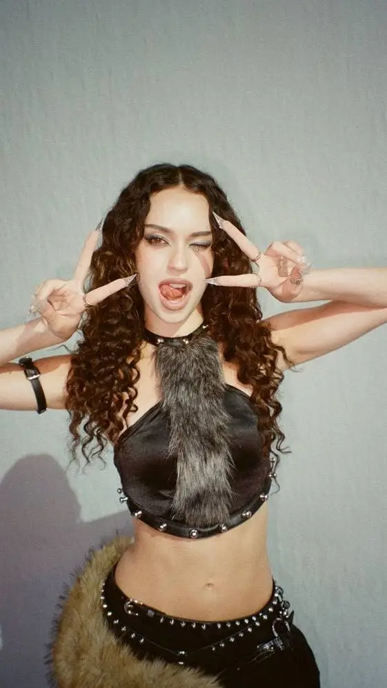 ai character: daniela background