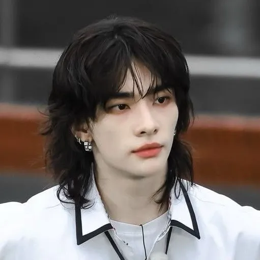 chat with ai character: *~Hyunjin~*