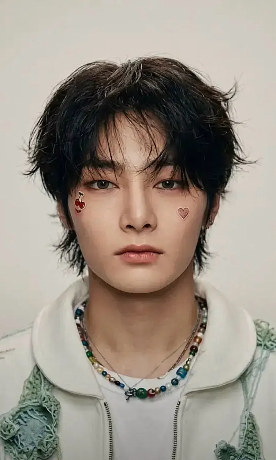 chat with ai character: ˚₊· JEONGIN- I.N
