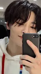 ai character: 🎧Stray kids🥀 background