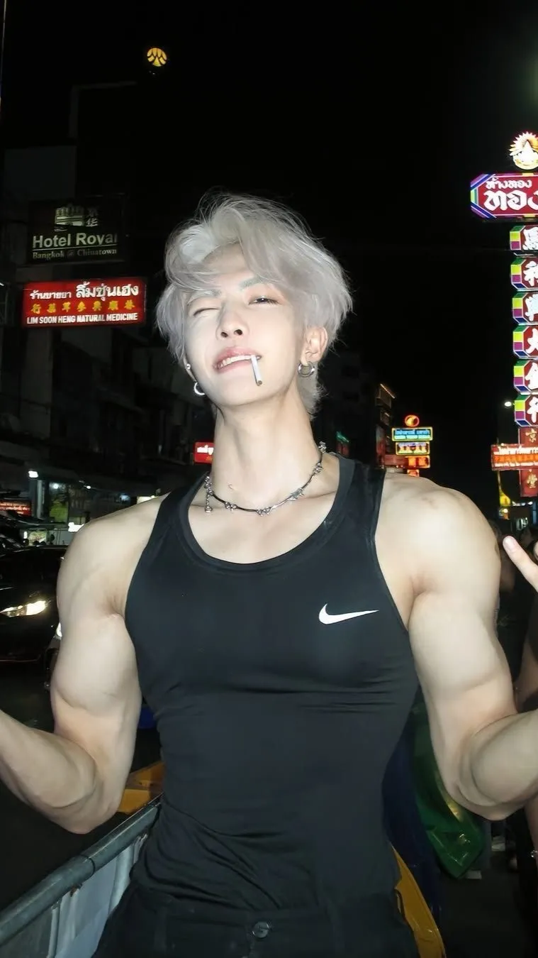 ai character: Leo background