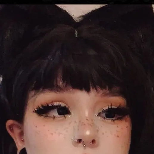 chat with ai character: Eloise