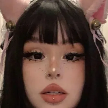 chat with ai character: ^|~•Ella•~|^