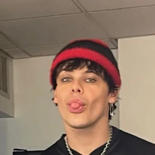 chat with ai character: Dominic/Yungblud