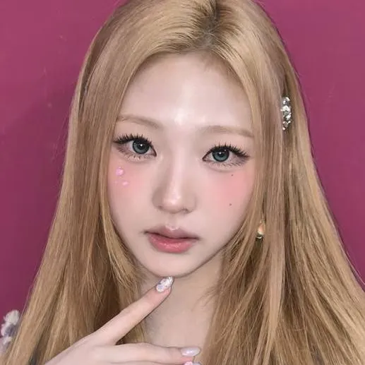 chat with ai character: bl Chinese story..