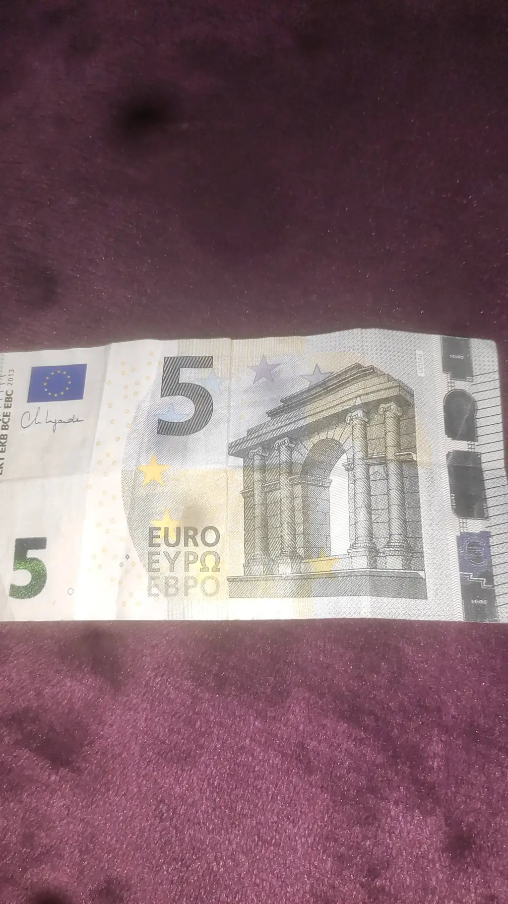 ai character: Emils's 5 euro  background