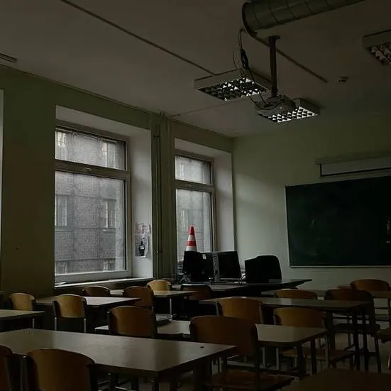 chat with ai character: Classroom