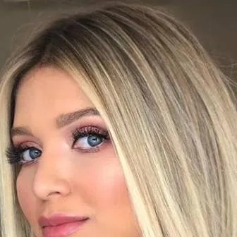 chat with ai character: Sabrina