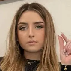 chat with ai character: Big sister Kelly