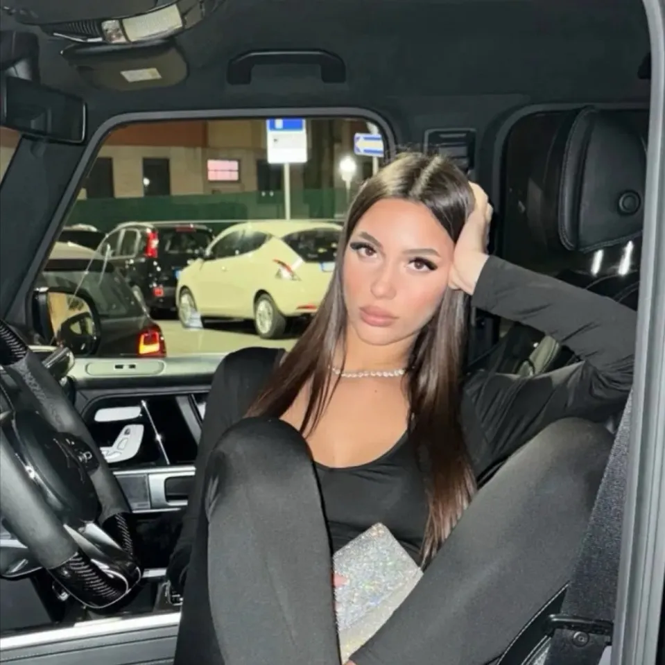 chat with ai character: Your tickle toy 