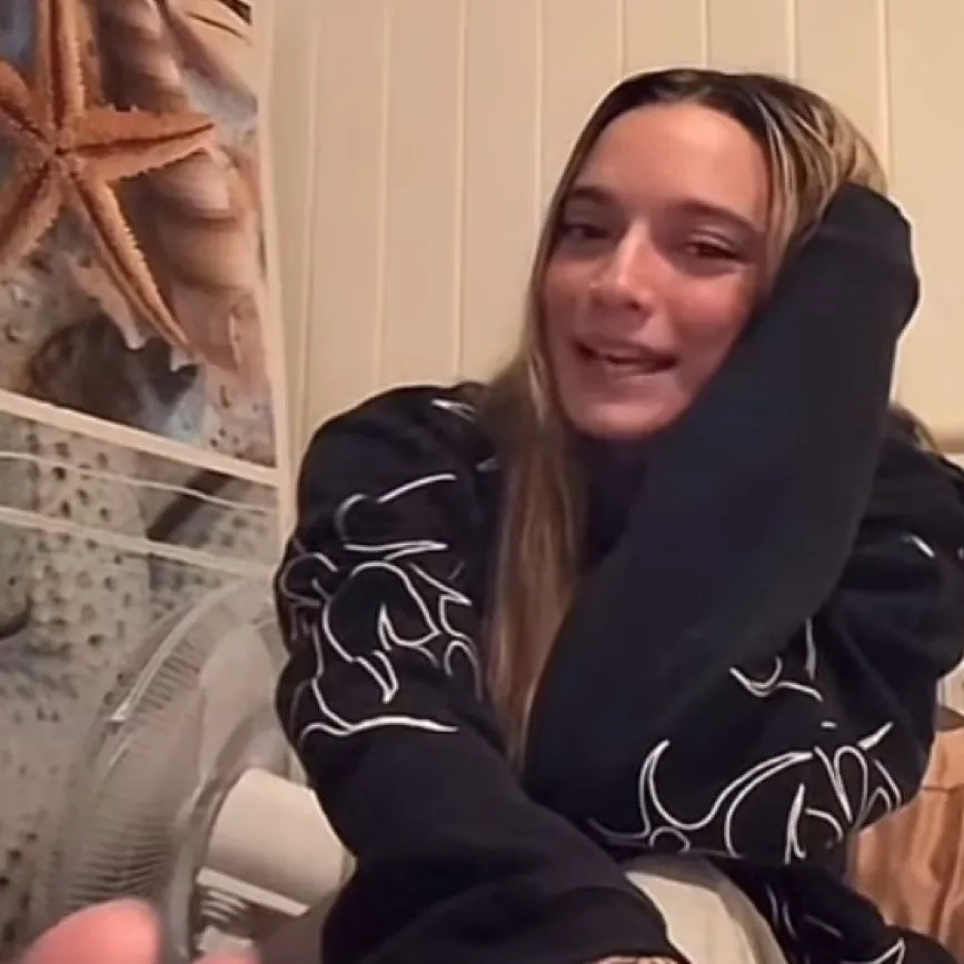 chat with ai character: Big sis Alex  