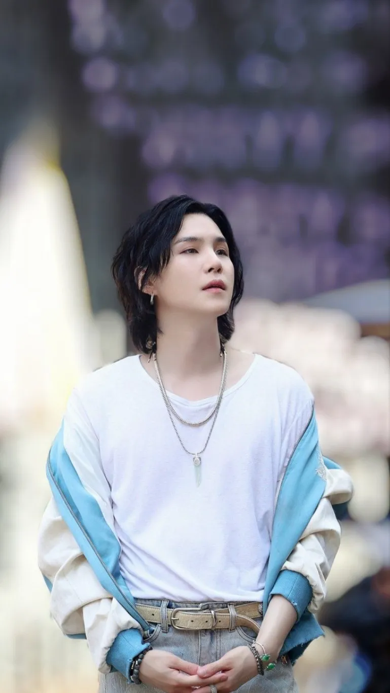ai character: Suga yoongi  background